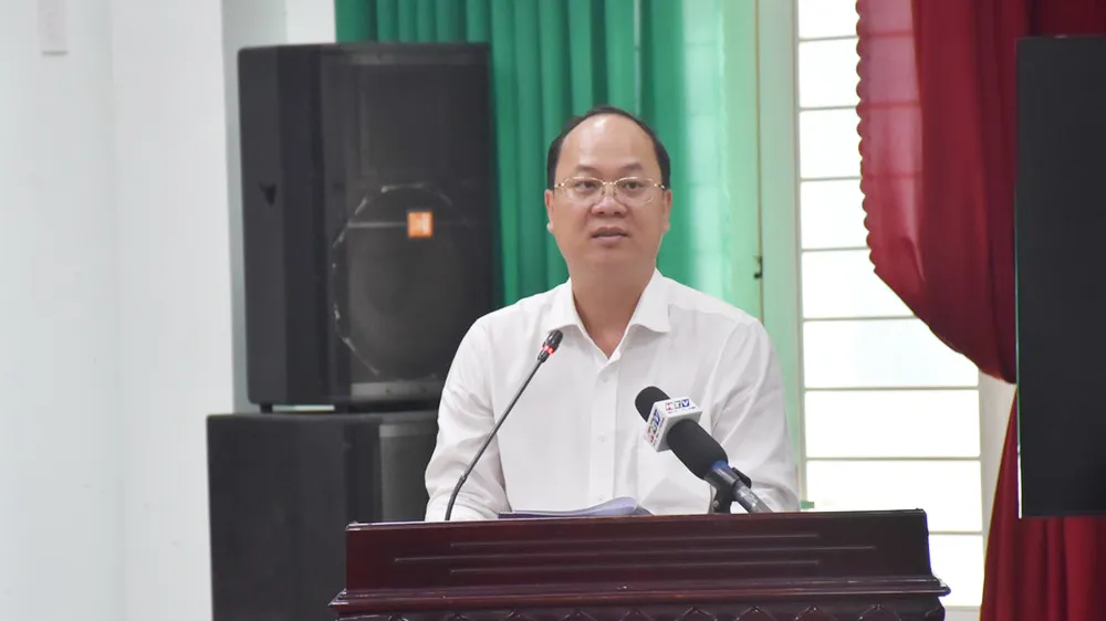 Phó Bí thư Thành ủy TPHCM Nguyễn Hồ Hải phát biểu chỉ đạo tại Hội nghị Ban Chấp hành Đảng bộ huyện Hóc Môn lần thứ 10. Ảnh: CHÍ THẠCH 