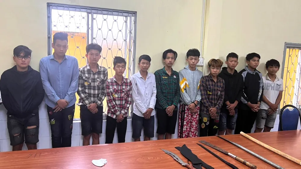 Nhóm đối tượng tại cơ quan công an. Ảnh: L.T.