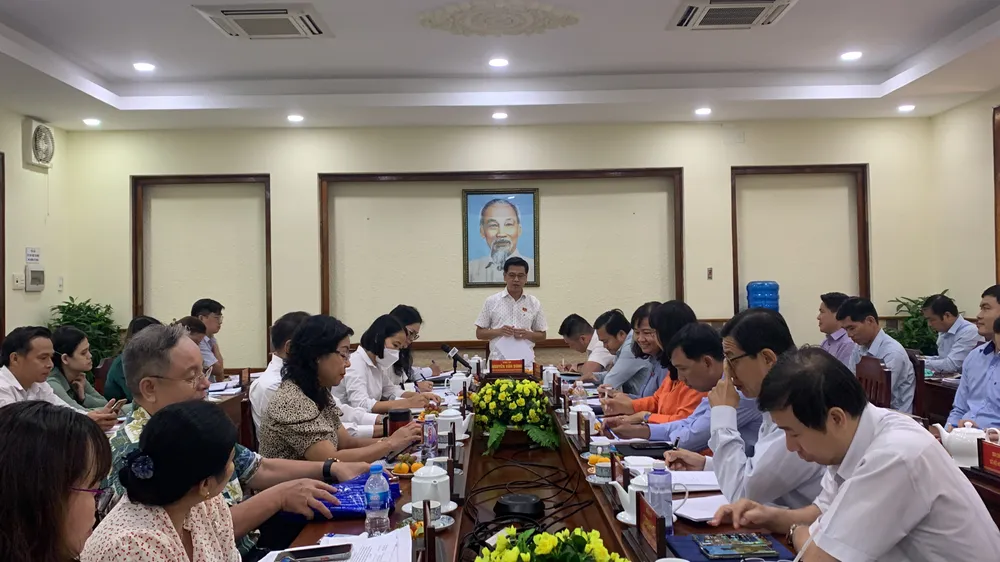 Quang cảnh buổi làm việc. Ảnh: CHÍ THẠCH 