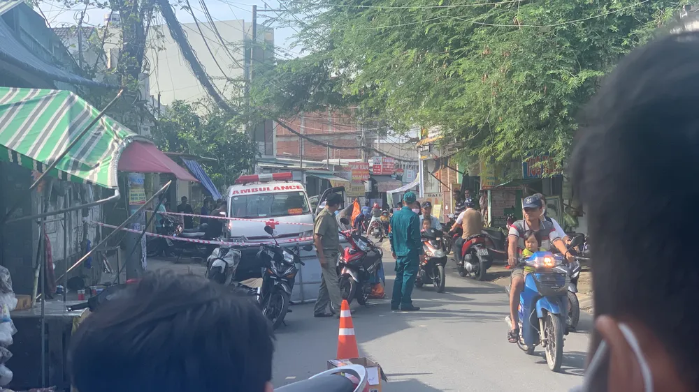 Công an khám nghiệm hiện trường một vụ án trước đó. Ảnh: CHÍ THẠCH