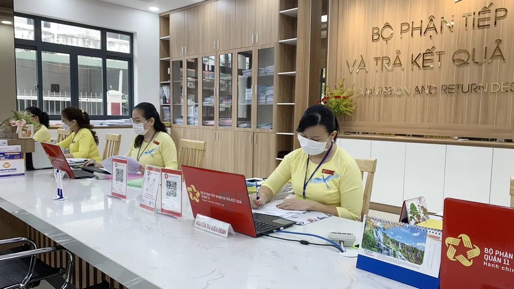 Quận 11 trả kết quả giải quyết thủ tục hành chính qua bưu điện và thanh toán không dùng tiền mặt