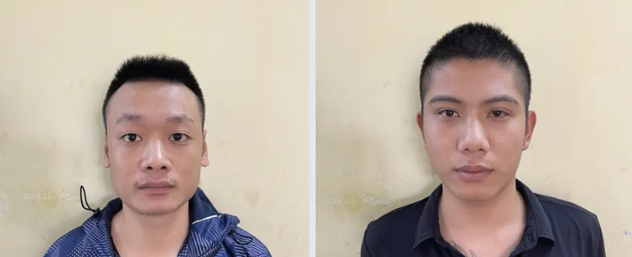 Tài và Khánh (từ trái qua phải) tại cơ quan công an. Ảnh: CHÍ THẠCH 