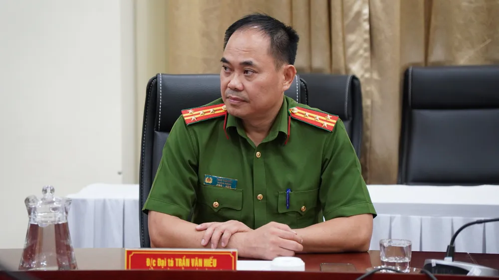 Đại tá Trần Văn Hiếu, Trưởng Phòng PC02, Công an TPHCM tại buổi họp báo. Ảnh: CHÍ THẠCH 