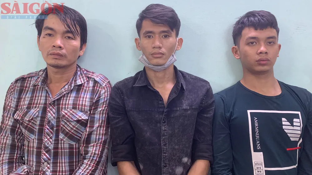 Nhóm đối tượng tại cơ quan công an. Ảnh: CHÍ THẠCH 