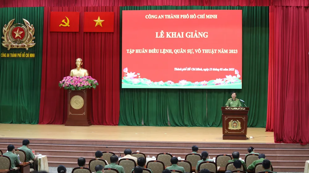 Hơn 430 cán bộ chiến sĩ Công an TPHCM tập huấn điều lệnh, võ thuật
