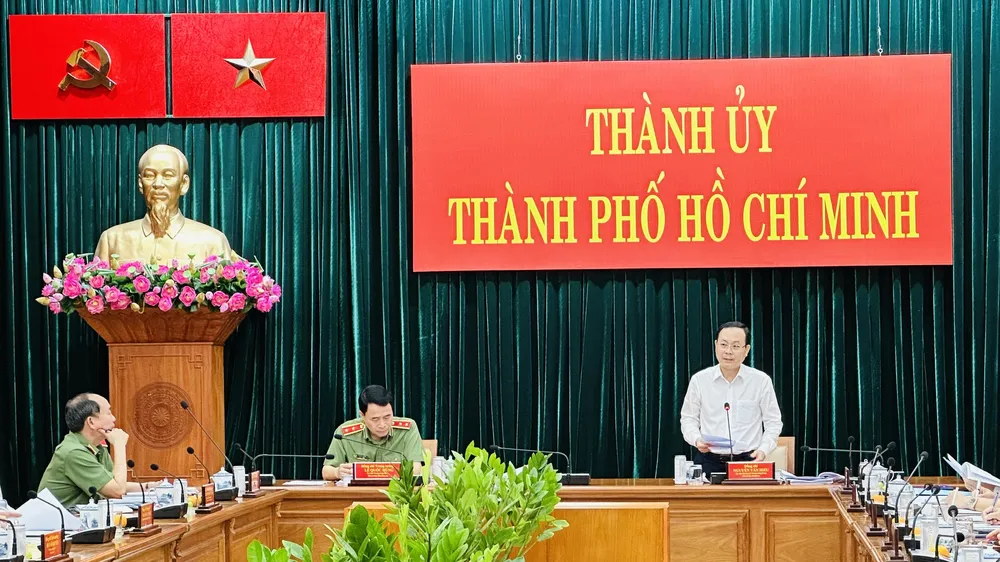 Đồng chí Nguyễn Văn Hiếu, Ủy viên dự khuyết Trung ương Đảng, Phó Bí thư Thành ủy TPHCM phát biểu.