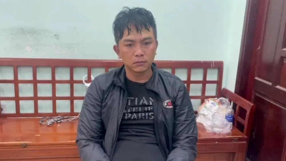 Tú tại cơ quan công an