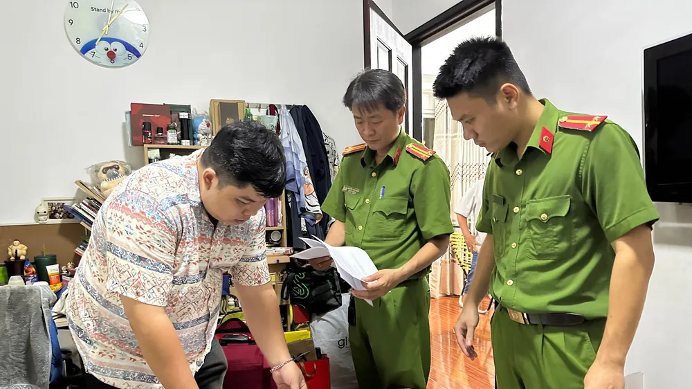 Cơ quan Công an khám xét tại nhà và nơi làm việc của đối tượng 