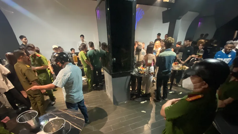 Công an kiểm tra các tụ điểm vui chơi ở quận 1