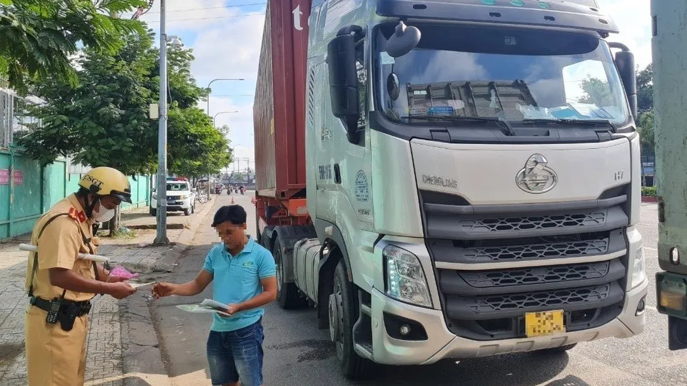 TPHCM: Tổng kiểm soát phương tiện vận tải hành khách và hàng hóa