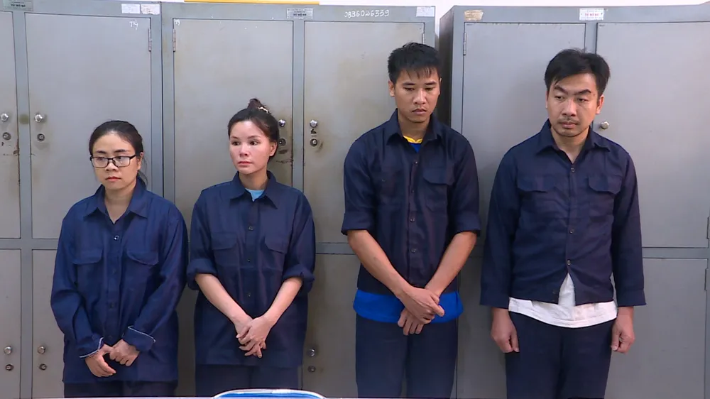 Bốn cán bộ hải quan bị bắt tại cơ quan công an 