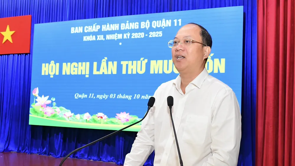 Phó Bí thư Thành ủy TPHCM phát biểu tại hội nghị. Ảnh: VIỆT DŨNG