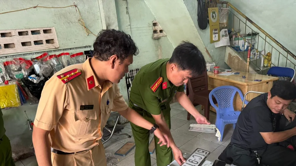 Kiểm tra, xử lý các cơ sở cung cấp biển số xe trái phép ở TPHCM