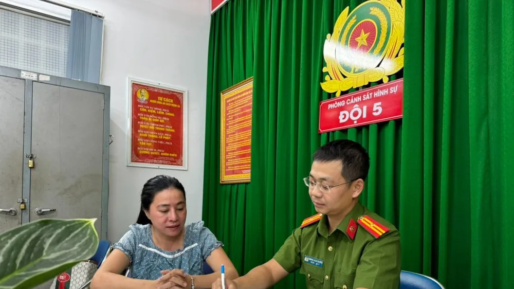 Công an lấy lời khai Nguyễn Thị Ly tức Ly "Quạ".