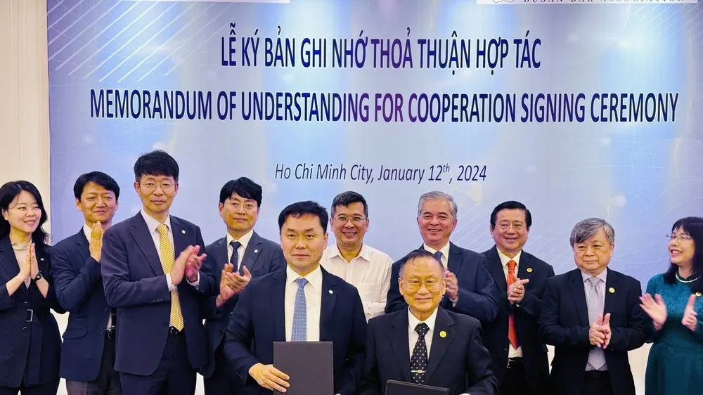 Đoàn Luật sư TPHCM ký hợp tác với Đoàn Luật sư Thành phố Busan. Ảnh: CHÍ THẠCH