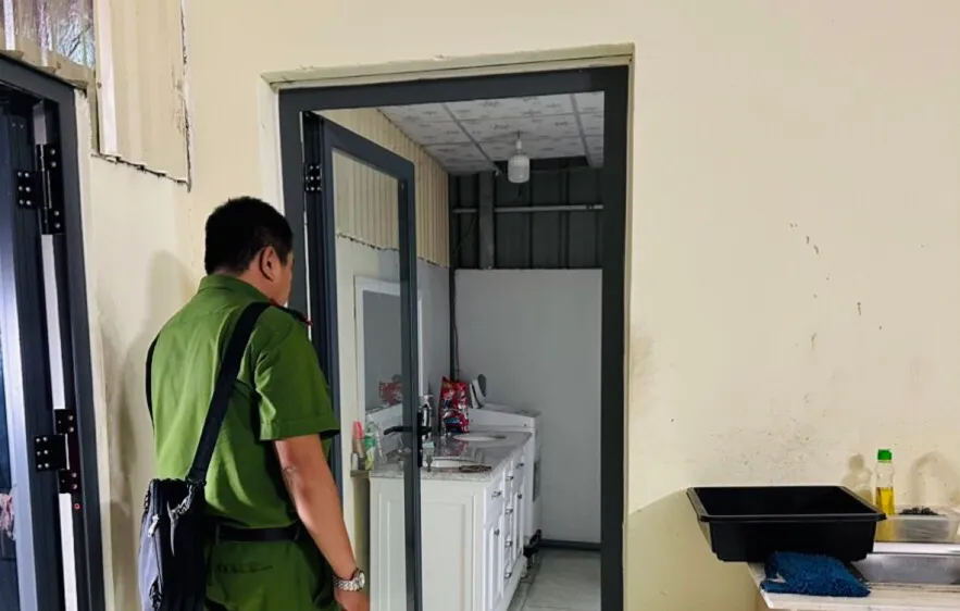 Công an khám nghiệm 1 vụ án mạng 