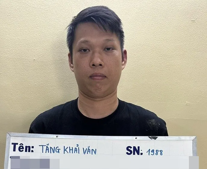 Tăng Khải Văn tại cơ quan công an 