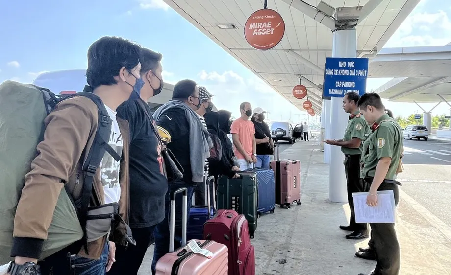 Công an trục xuất nhóm người Malaysia chuyên gọi điện lừa đảo về nước