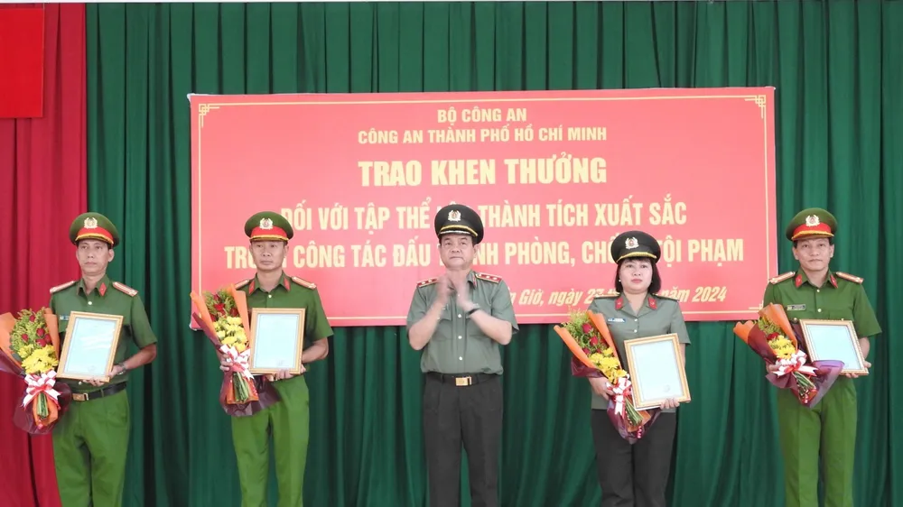 Khen thưởng 4 tập thể phá vụ án cô gái bị sát hại giấu xác trong vali 