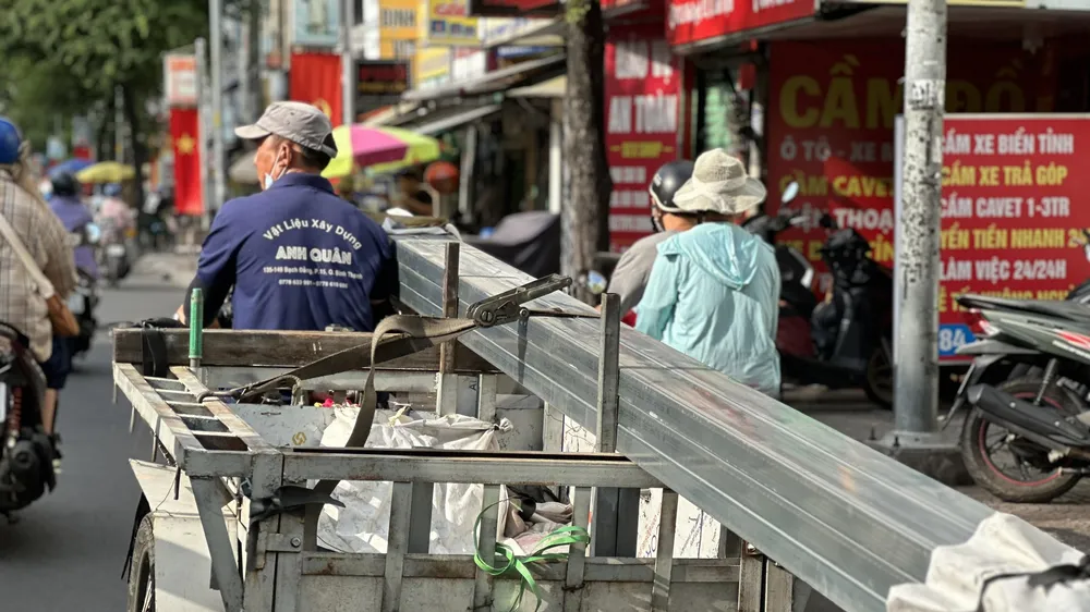 Ra quân “dẹp” xe ba, bốn bánh tự chế ở TPHCM