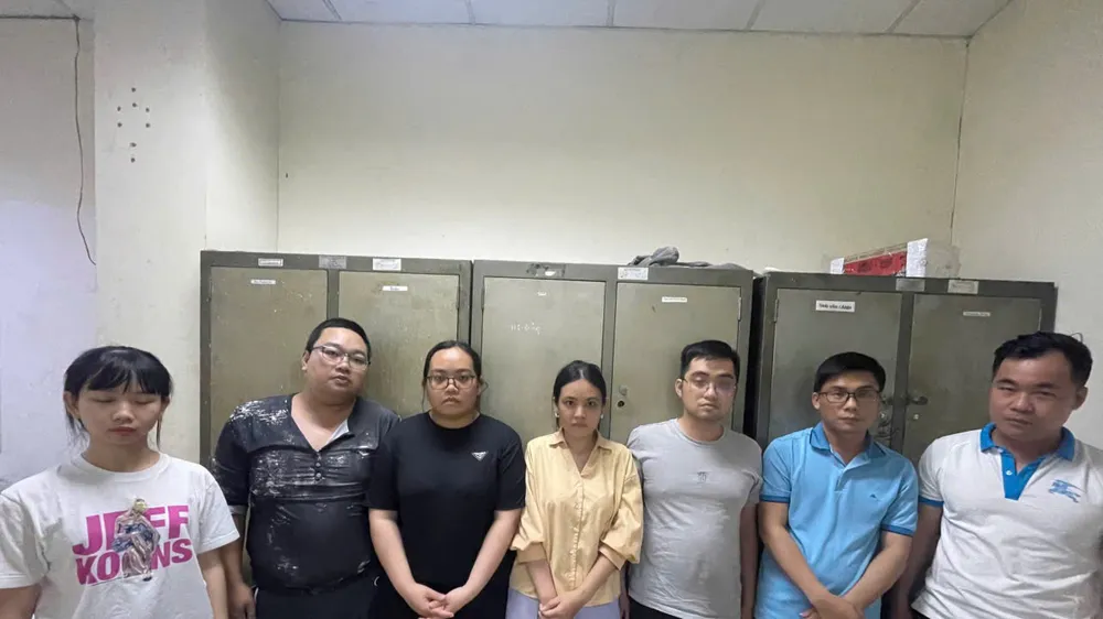 Bắt nhóm nhân viên ngân hàng trong đường dây làm giấy tờ giả