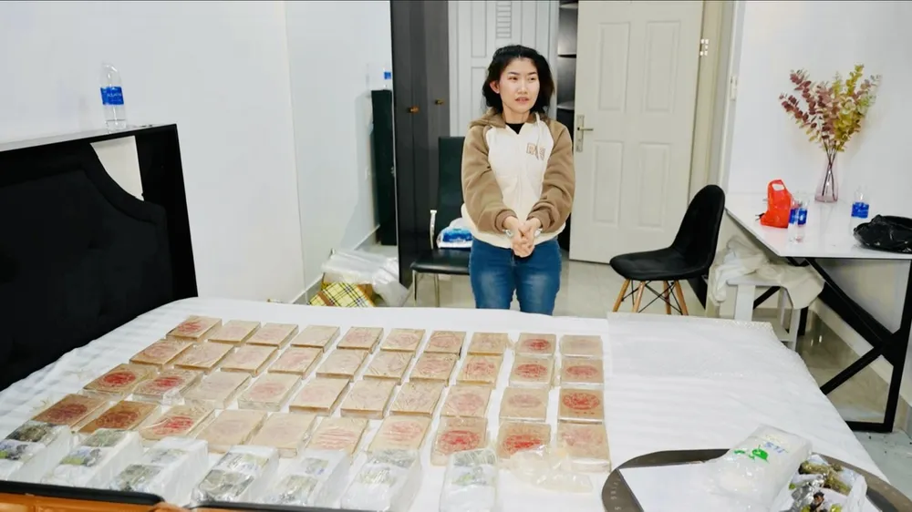 Phá đường dây ma túy được ngụy trang cất giấu trong cặp học sinh, thùng xốp