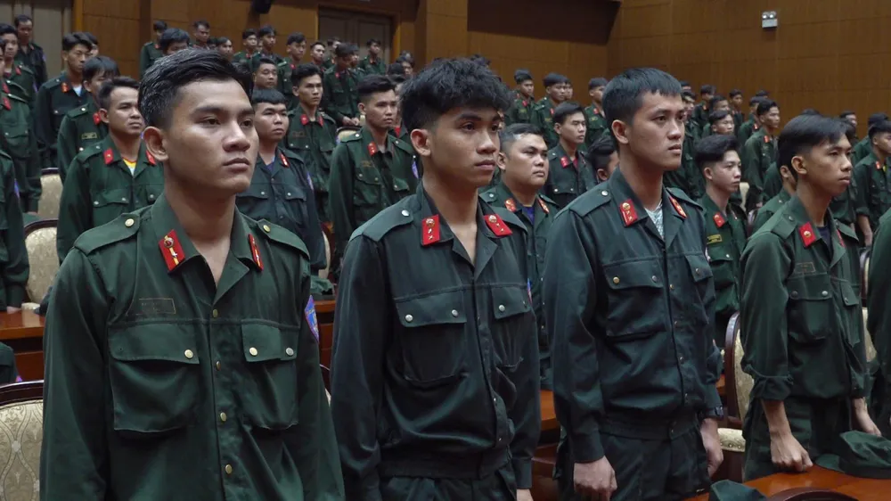250 Cảnh sát Cơ động được tăng cường đến Công tác tại Công an `16 quận huyện ở TPHCM