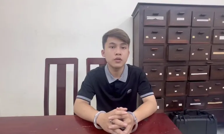 Lê Quang Nhật tại công an.