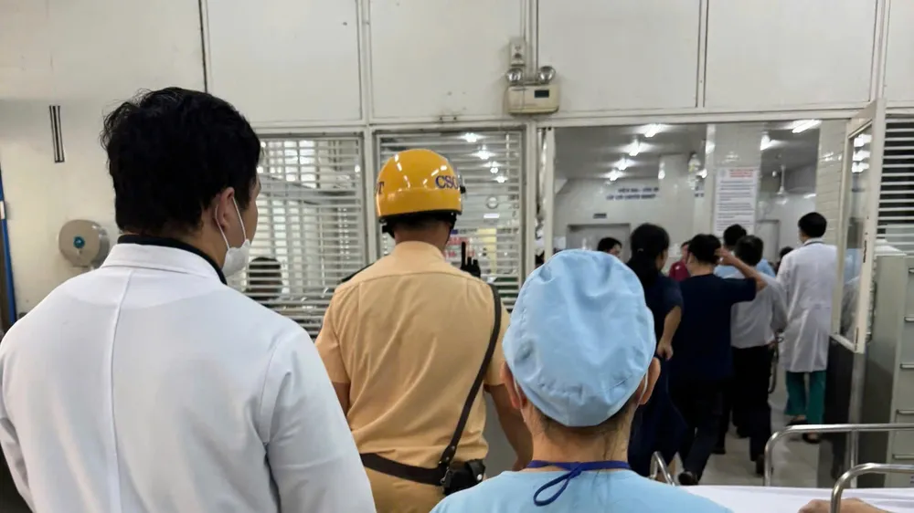 CSGT TPHCM hỗ trợ đưa người bệnh đi cấp cứu kịp thời