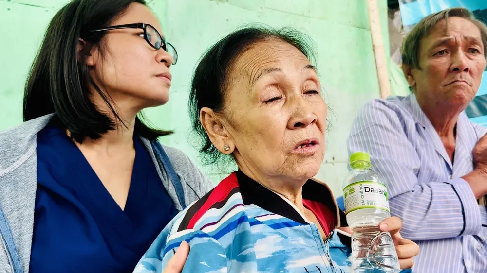 Vụ cháy ở quận 8: Ba người thân vĩnh viễn ra đi, người mẹ già gục ngã