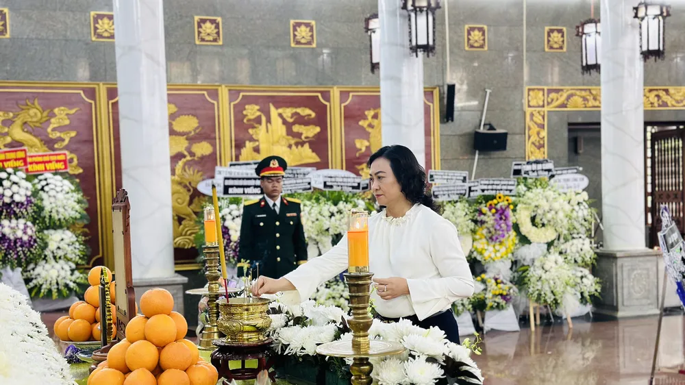Nhiều đoàn đại biểu viếng phu nhân cố Thủ tướng Võ Văn Kiệt
