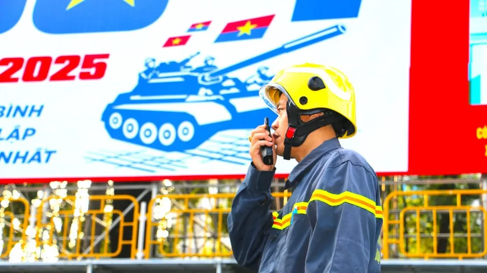 Cảnh sát PCCC túc trực trực chiến tại các khu vực trọng yếu ở quận 1 