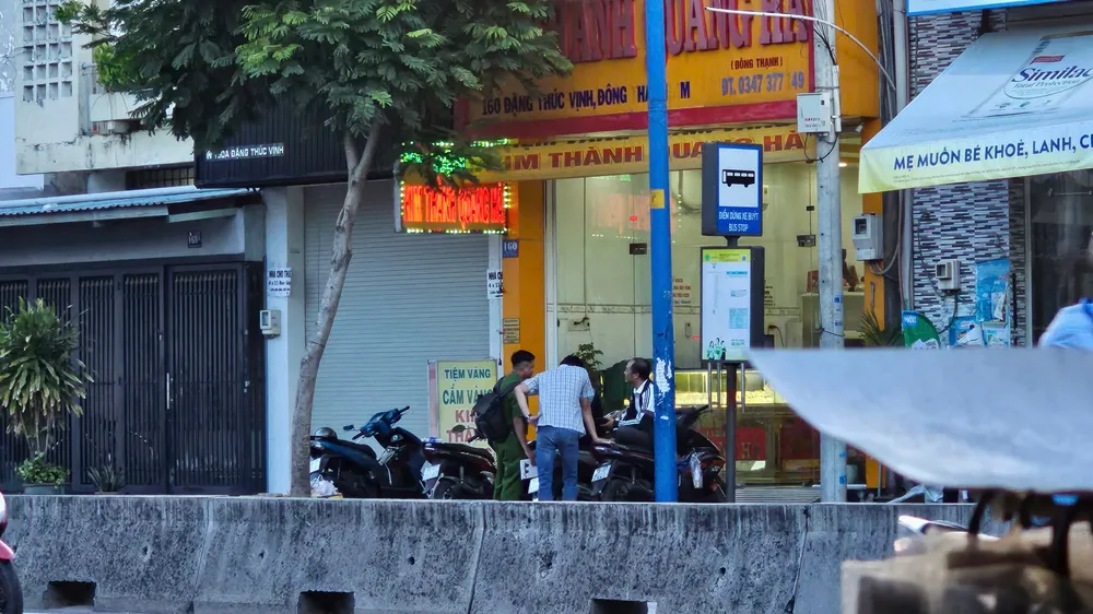 Công an phong tỏa khám nghiệm hiện trường chiều 5-5