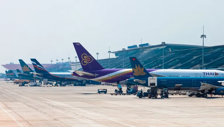 Hà Nội mưa lớn khiến nhiều chuyến bay không thể cất, hạ cánh