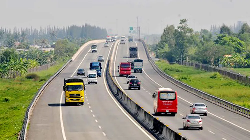 Đề nghị tiếp tục bán quyền thu phí cao tốc TPHCM - Trung Lương