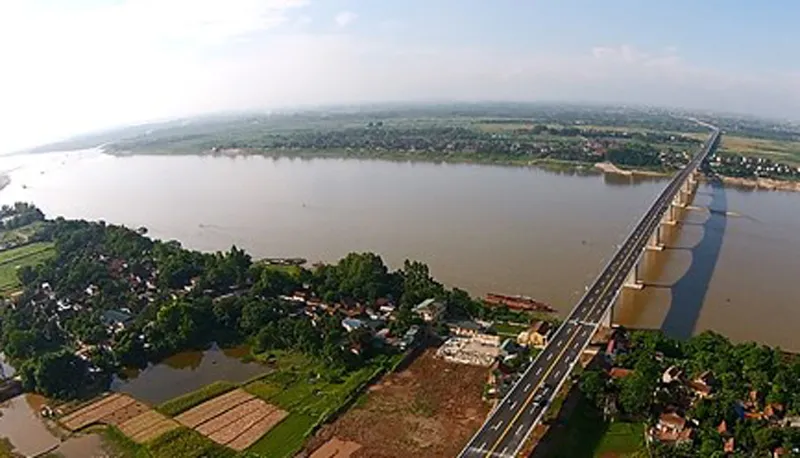 Vì sao không nên làm cáp treo vượt sông Hồng 