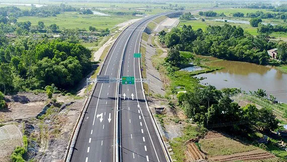 Cao tốc 34.000 tỷ tiếp tục bị hư hỏng mặt đường