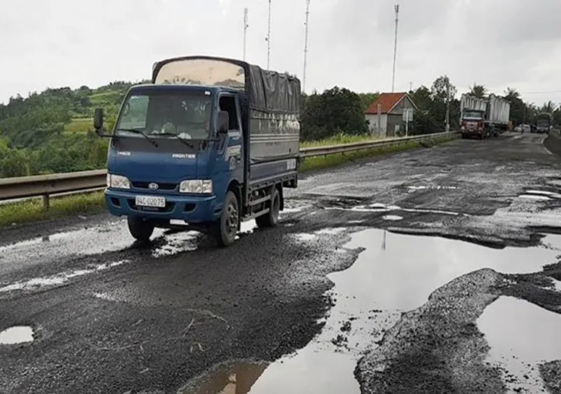 Xử lý trách nhiệm 3 cá nhân liên quan QL1 qua Phú Yên hư hỏng 