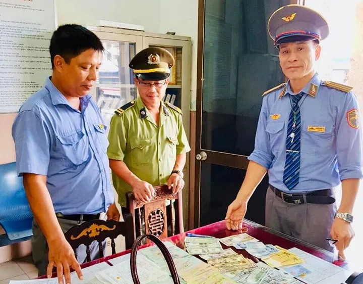 Số tiền hành khách để quên trên chuyến tàu SE3