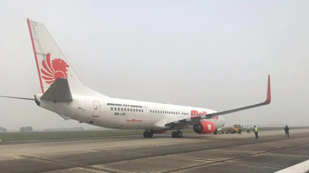 Máy bay của Hãng hàng không Malindo Air vừa phải quay đầu hạ cánh do nổ lốp