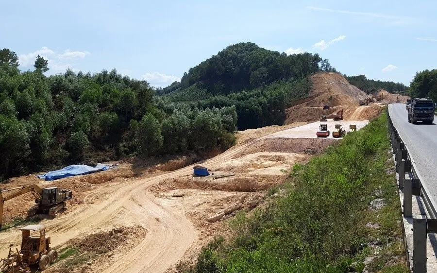 Nhiều đoạn tuyến cao tốc Bắc - Nam đang được rốt ráo thi công
