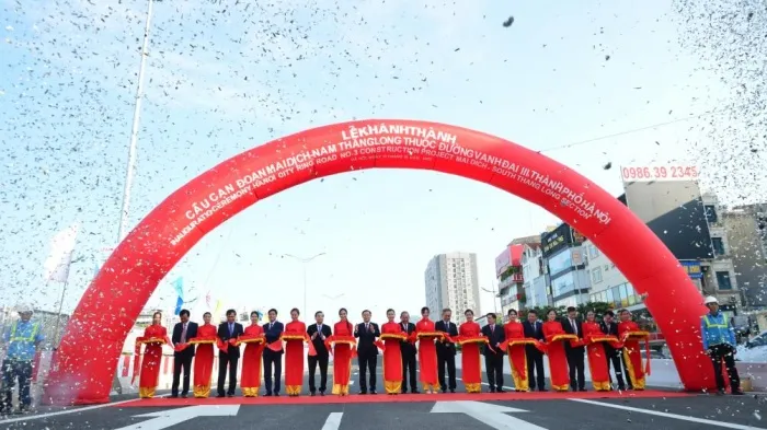 Hà Nội thông xe cầu cạn Mai Dịch - Nam Thăng Long 
