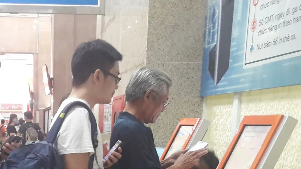 Mua vé tàu tết tại ga
