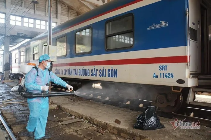 Ngành đường sắt tăng tần suất chạy tàu và nới lỏng điều kiện cho khách đi tàu