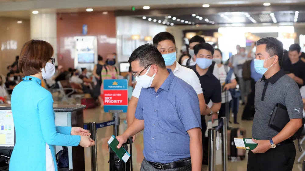Hành khách nhập cảnh tại Sân bay Phú Quốc
