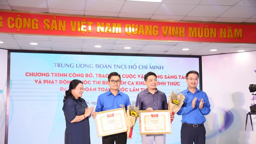 Trao thưởng cho các tác giả đạt giải trong Cuộc vận động sáng tác ca khúc Đại hội Đoàn toàn quốc lần thứ XII