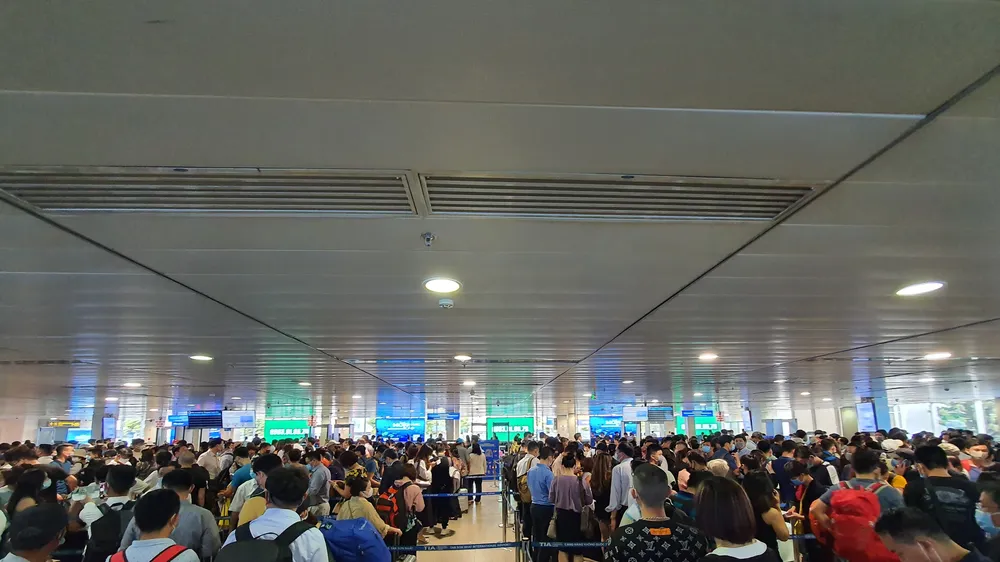 Hành khách quá tải tại Sân bay Tân Sơn Nhất