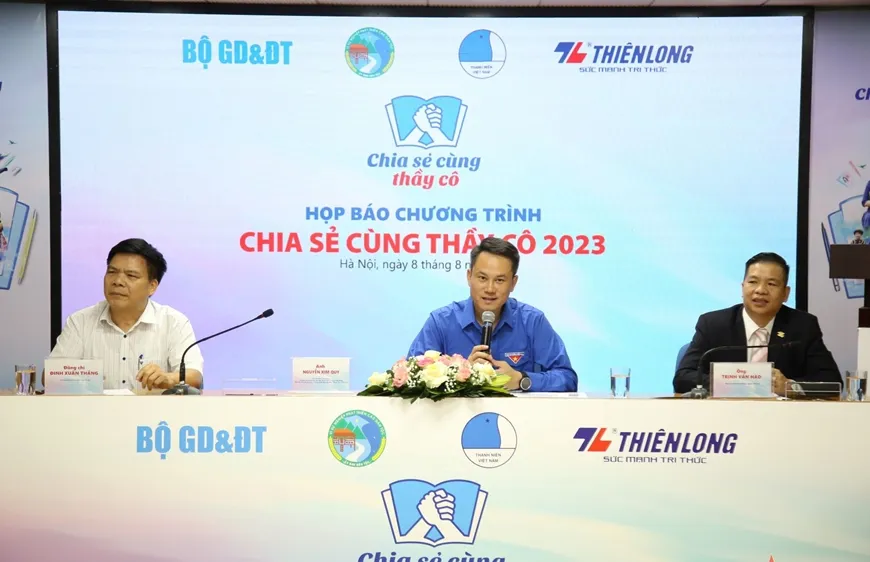 Họp báo giới thiệu chương trình "Chia sẻ cùng thầy cô" năm 2023