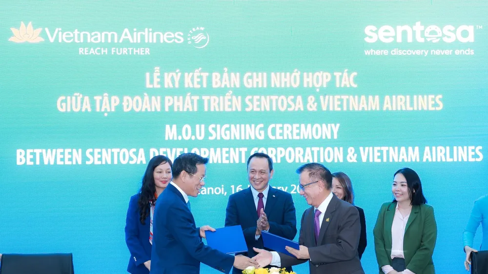 Lễ ký kết hợp tác giữa Vietnam Airlines và SDC chiều 16-1