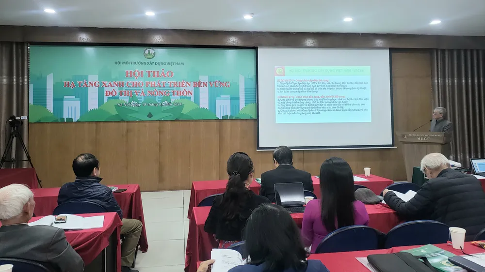 Hội thảo “Hạ tầng xanh cho phát triển bền vững đô thị và nông thôn” do Hội Môi trường xây dựng Việt Nam tổ chức tại Hà Nội, sáng 18-1